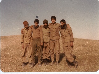 شهیدان محمدحسن و محمد درویش پسند در جمع همرزمان